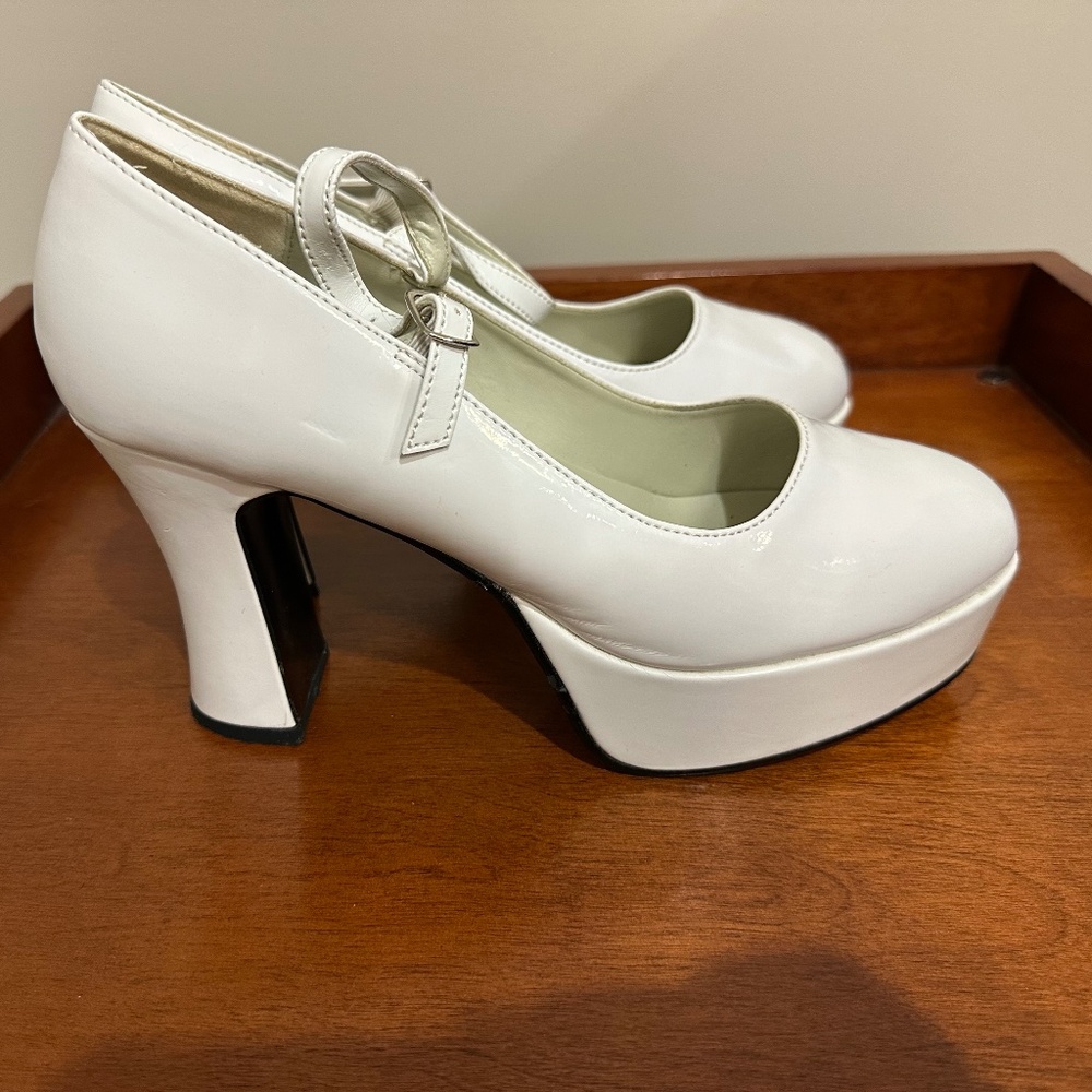Funtasma Mary Jane Pump, White, Size 10